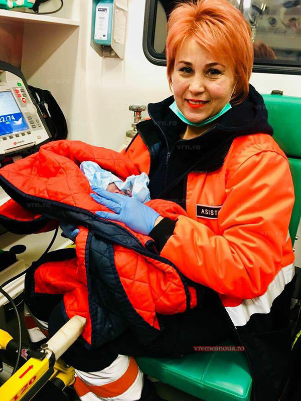O femeie din Vaslui a născut în zăpadă, în fața porții. ”Copilul s-a grăbit”