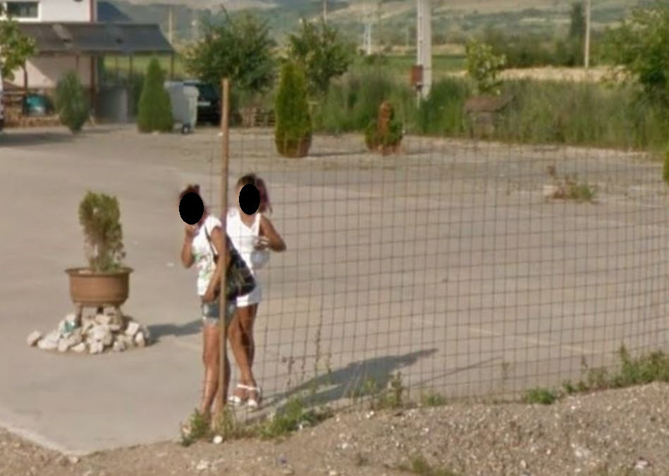 Google Street View a pozat ”la lucru” prostituatele din Alba Iulia