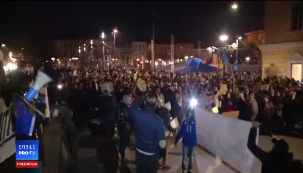 Manifestaţii de amploare în ţară: 10.000 de persoane la Cluj Napoca, 5.000 la Timişoara şi 4.000 la Sibiu