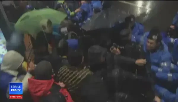 Suparați că Bucureștiul a arătat ca sub asediu: Armuri ca la război. Merg ca nişte fantome