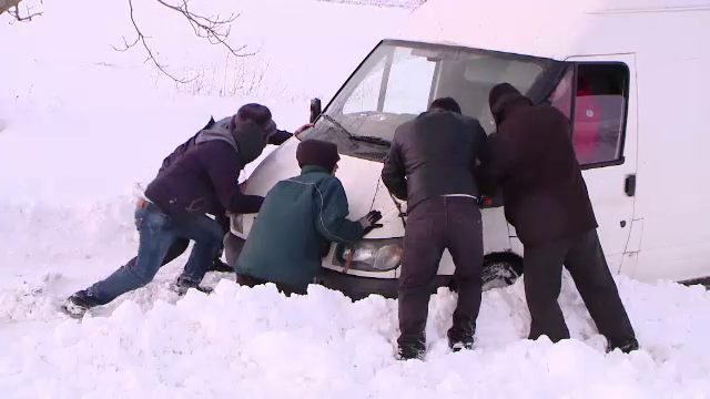 8 județe sub cod galben de ninsoare şi vânt puternic