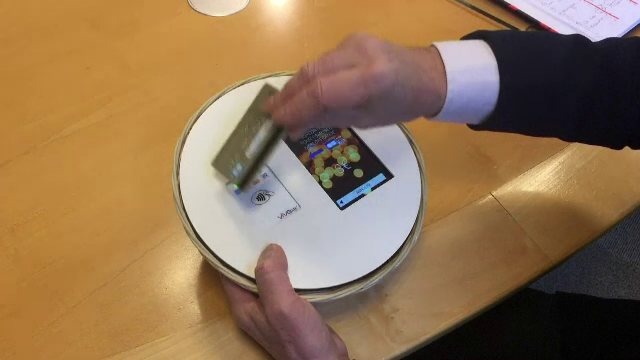 Biserica unde enoriaşii care nu au cash pot face donaţii cu cardul