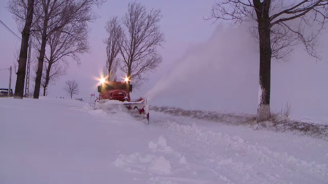 Starea drumurilor. Infotrafic: Se circulă în condiţii de iarnă pe majoritatea drumurilor naţionale