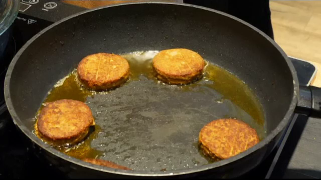 Burgerul din viermi, creat de olandezi: "Lucrurile se vor schimba dramatic în industria agricolă"