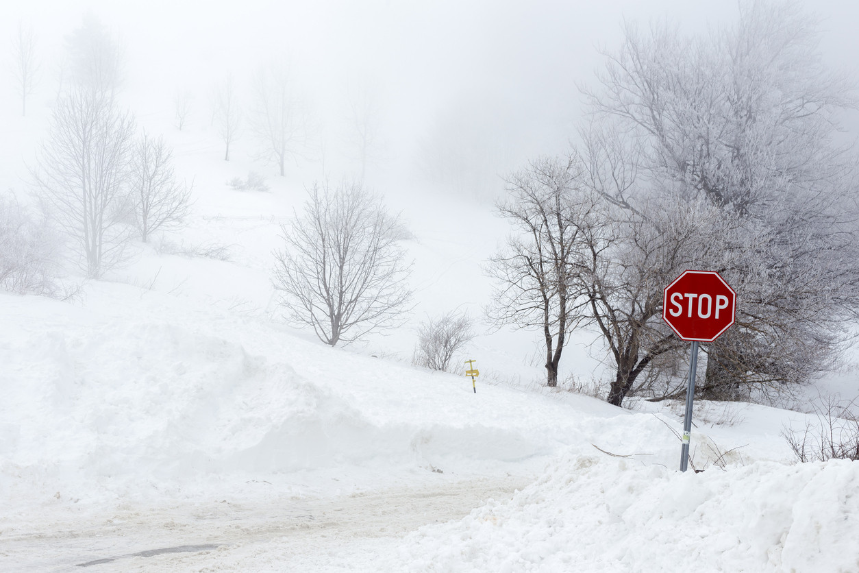 Avertizare pentru românii care călătoresc în Bulgaria. Sunt anunţate ninsori şi vânt puternic