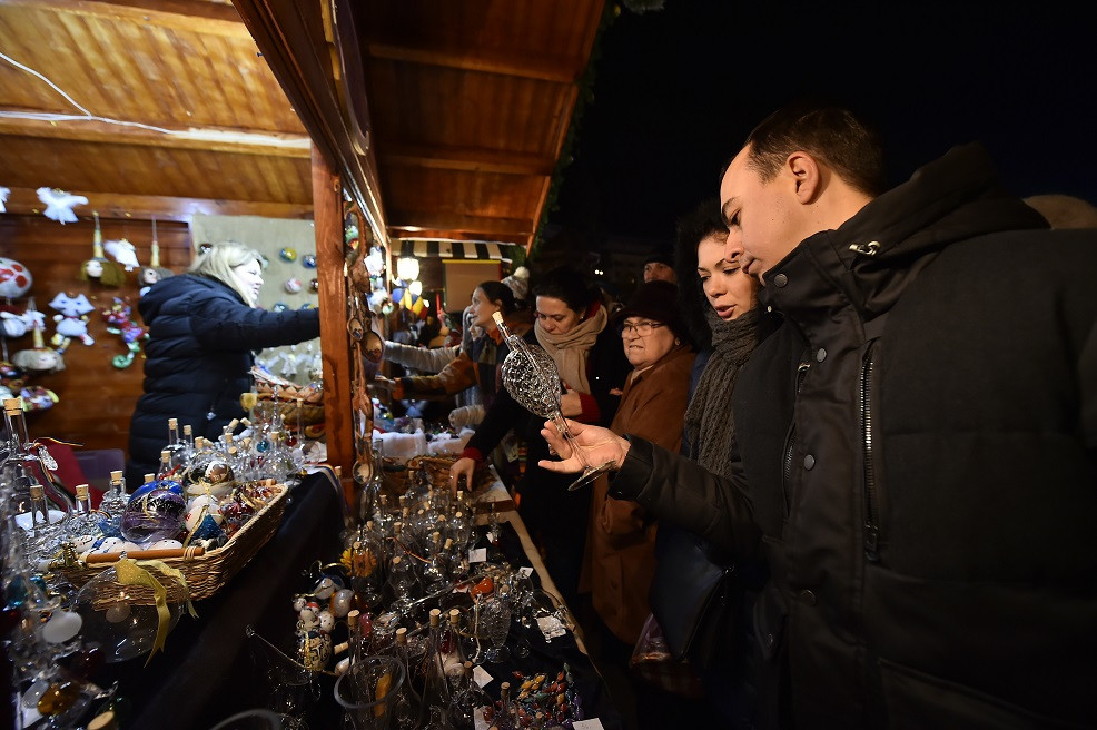 Căsuţele pentru târgul de Crăciun din Ploieşti, livrate în ianuarie