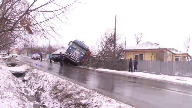 "Eram în casă, serveam cafeaua". Proprietarul unei case din Galaţi, la un pas de dezastru din cauza unui şofer