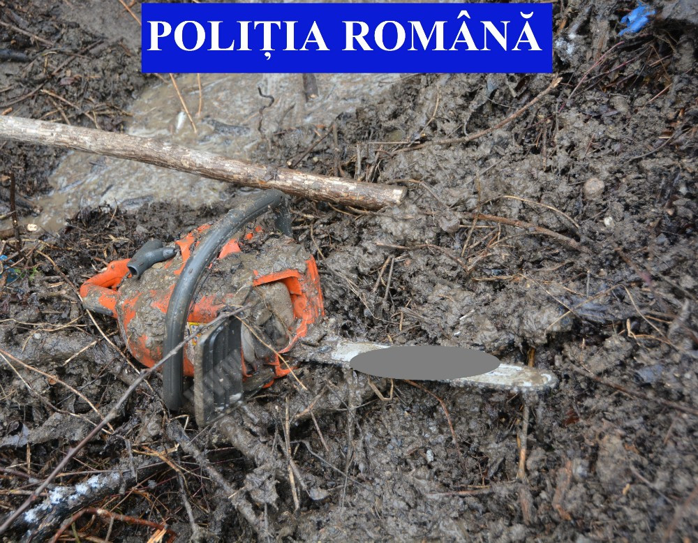 Adolescent suspectat că a îngropat bunurile furate, în spatele unei case din Dâmbovița