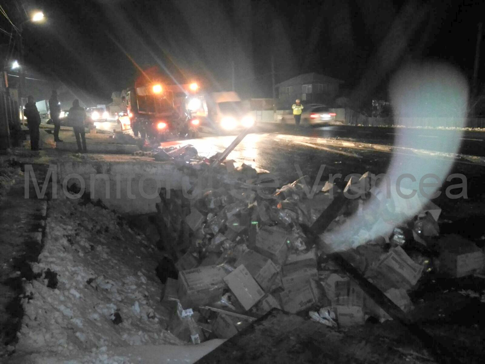 Traficul pe DN2 îngreunat, după ce șoferul unui TIR a pierdut controlul volanului. FOTO