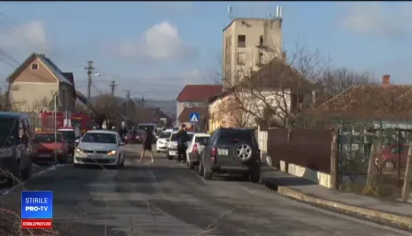 Maşina lovită în plin de un tren: o femeie a murit, iar soţul ei e în stare gravă