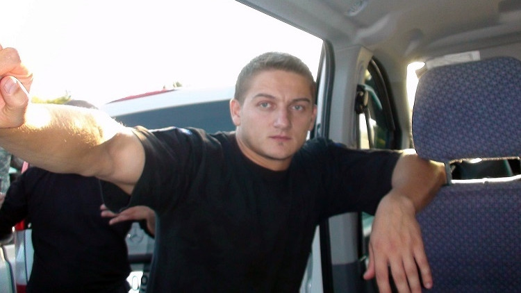 Poliţistul din Suceava lovit cu sabia în cap de un interlop, externat. Partea stângă a corpului, imobilă