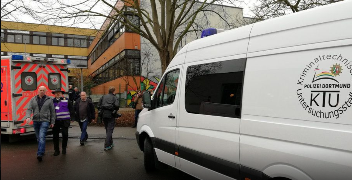 Atac la o școală din Germania. Un elev, înjunghiat de un coleg