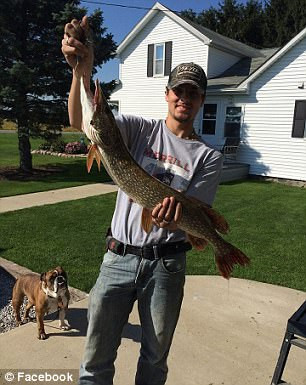 Un tânăr și-a împușcat mortal, din greșeală, cel mai bun prieten și apoi s-a sinucis