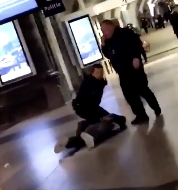 Bărbat înarmat, împușcat într-o gară din Belgia. Suspectul ar fi încercat să-i atace pe oamenii legii