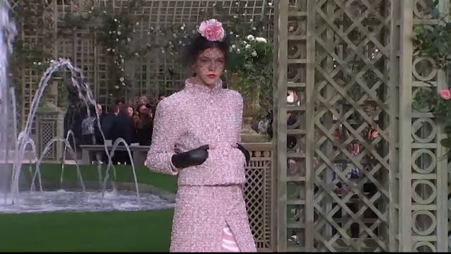 Săptămâna Modei de la Paris. Culorile fondantelor, în rochiile și costumele Chanel