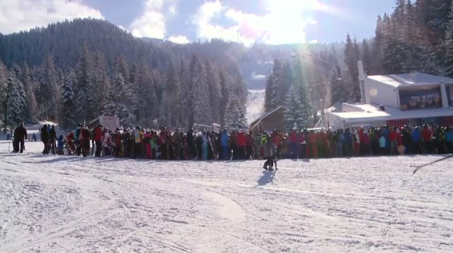 De ziua Micii Uniri, românii s-au îngrămădit pe pârtii. Stațiunile, mai aglomerate ca de sărbători