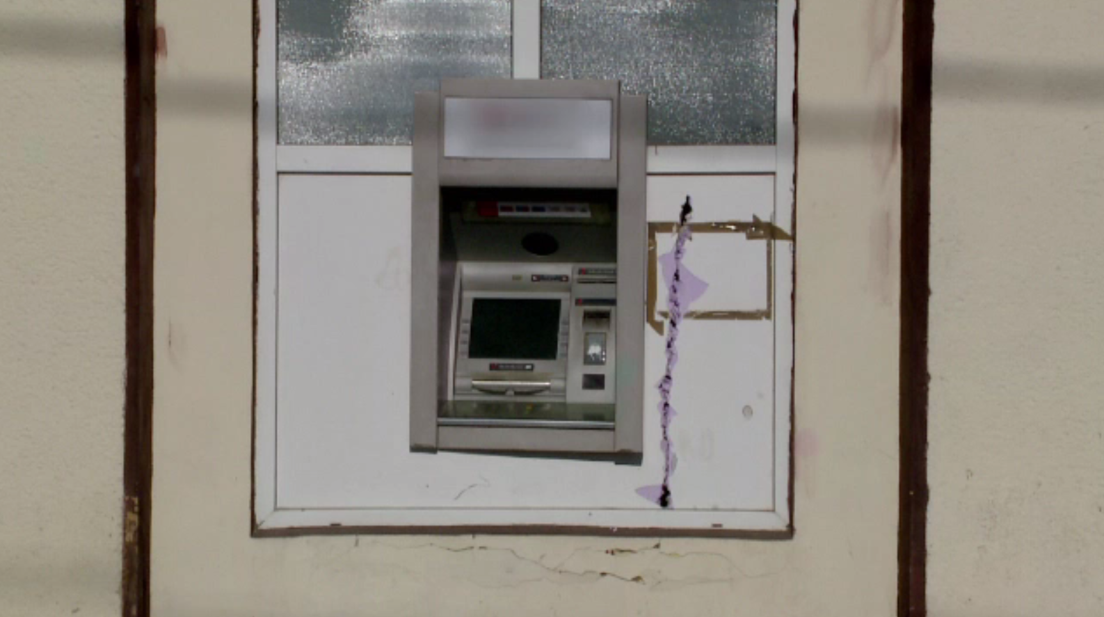 Descinderi în forță la casele hoților de bancomate din Constanța