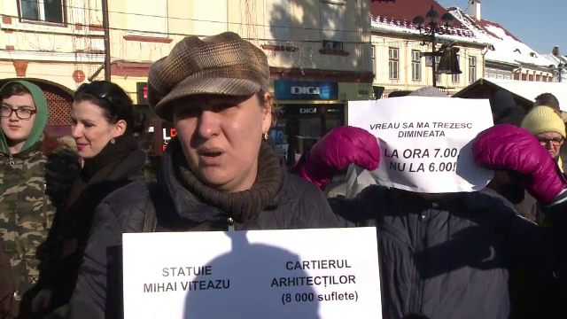 Protest în Cisnădie. Au străzi neasfaltate și neiluminate, însă Primăria alocă bani pentru ridicarea unei statui
