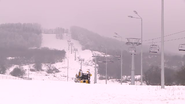 Schiori alungați de pe pârtia de 7 milioane din Bistrița, pentru că n-a inaugurat-o primarul