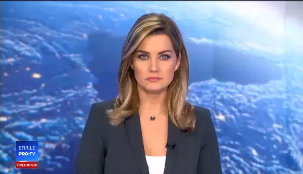 O maşină a ars ca o torţă pe o stradă intens circulată din Cluj-Napoca