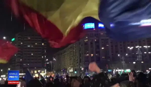 Proteste în Piața Victoriei, de Mica Unire: peste 1.000 de persoane au format o horă