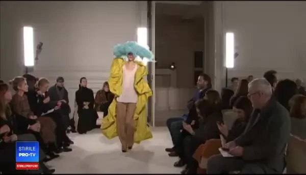 Designerul Pierre Cardin, omagiat în cadrul unei prezentări de modă la Paris