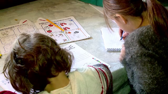 După sărbători, copiii din centre de plasament au rămas singuri. Doar voluntarii îi mai înveselesc