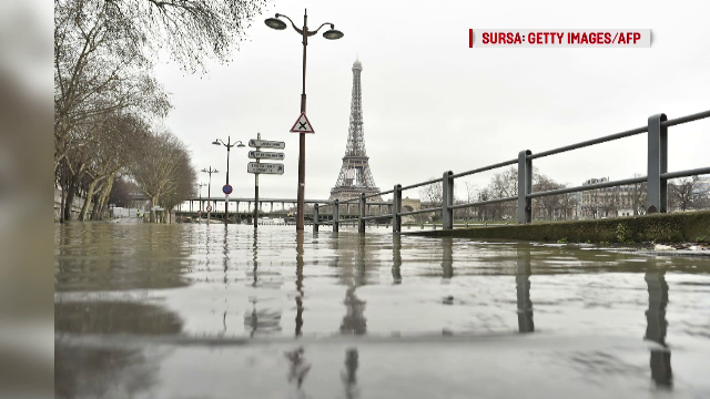 Apele Senei s-au revărsat peste șosele și cartiere și vor atinge cota de 6 metri