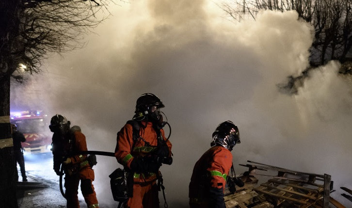 Român acuzat în Franţa că a distrus 109 maşini şi rulote. Ce improvizaţie făcuse