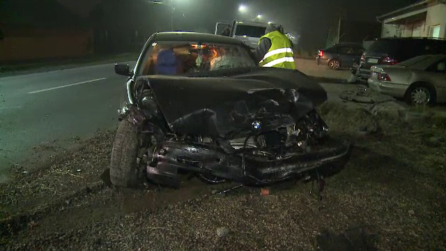 Un șofer aflat sub influența alcoolului a izbit cinci mașini parcate, în Arad