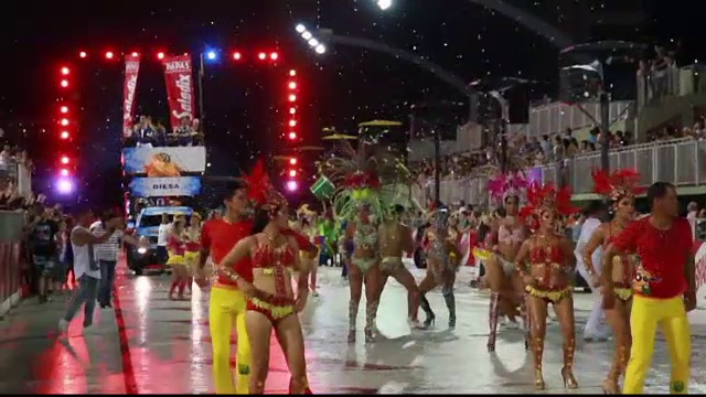 Carnavalul din Paraguay: Dansatoarele de samba au dat startul petrecerii