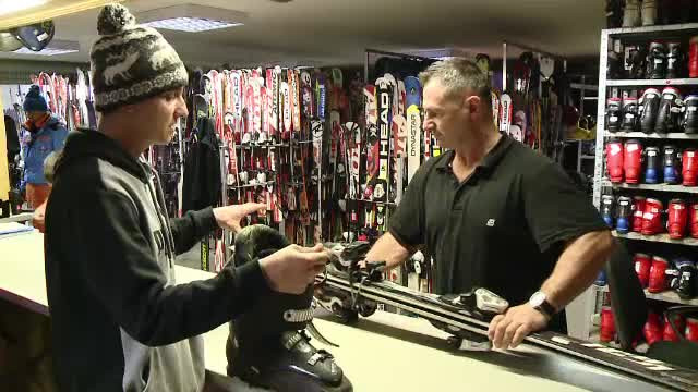 Diferențele dintre schi și snowboarding, în opinia experților