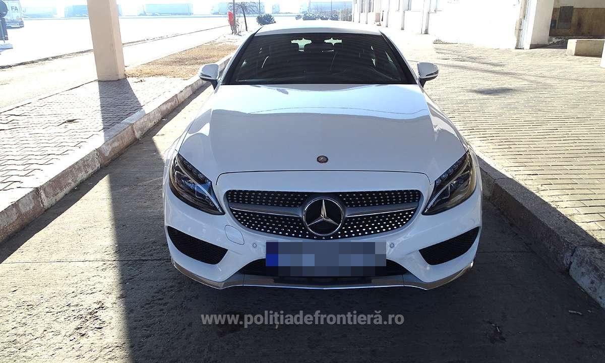 Descoperirea făcută de polițiștii de la frontieră când au verificat o mașină de lux