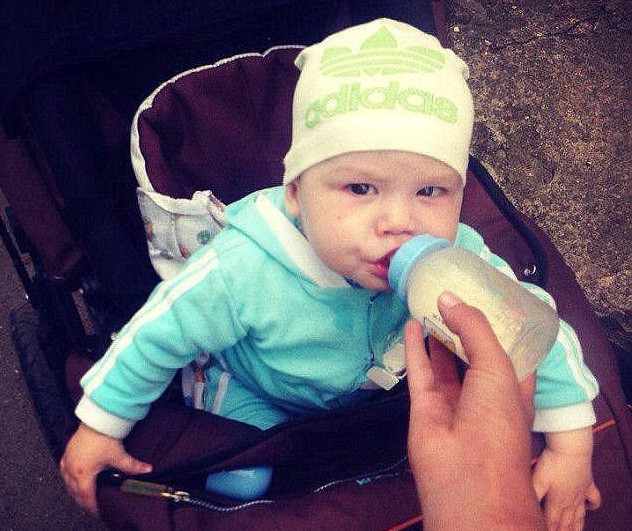 Bebeluș mort după ce mama l-a închis timp de o săptămână în casă, să plece la o petrecere