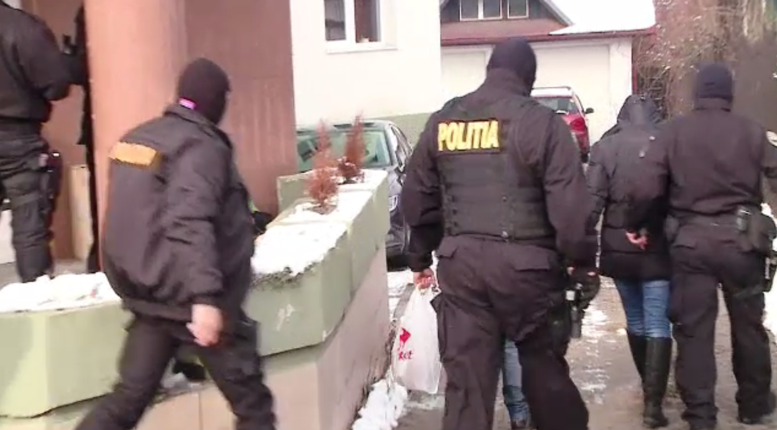 Membrii rețelei care comercializau ilegal medicamente au fost arestați