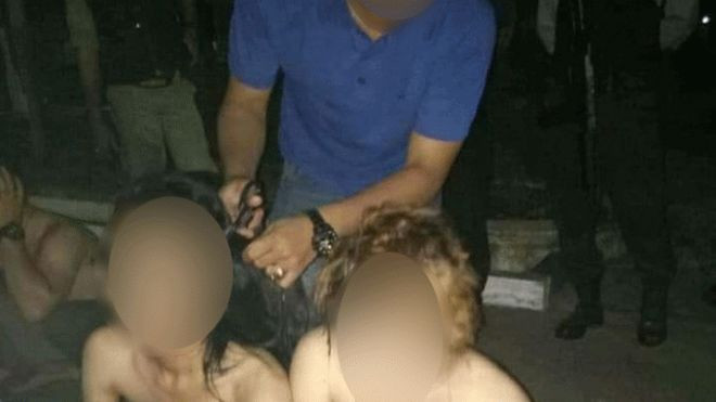 Femei transgen, arestate de autorități și forțate să se comporte ca niște ”bărbați adevărați”