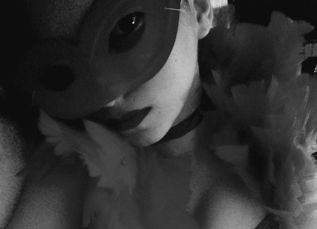 O tânără din Brazilia își vinde virginitatea pentru a scăpa de sărăcie. Prețul de la care a pornit licitația