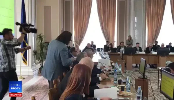 USR i-a dat o carte de gramatică lui Valentin Popa, propus pentru funcția de ministru al Educației