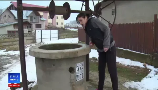 Femeie de 55 de ani, salvată dintr-o fântână. Un vecin a auzit ţipetele de ajutor