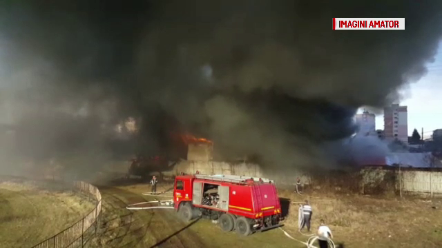 Incendiu urmat de o explozie, la un service auto din Câmpina