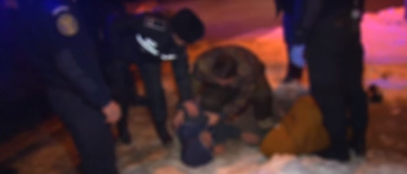 Doi tineri din Botoşani, găsiţi inconștienți pe trotuar, după ce au consumat droguri