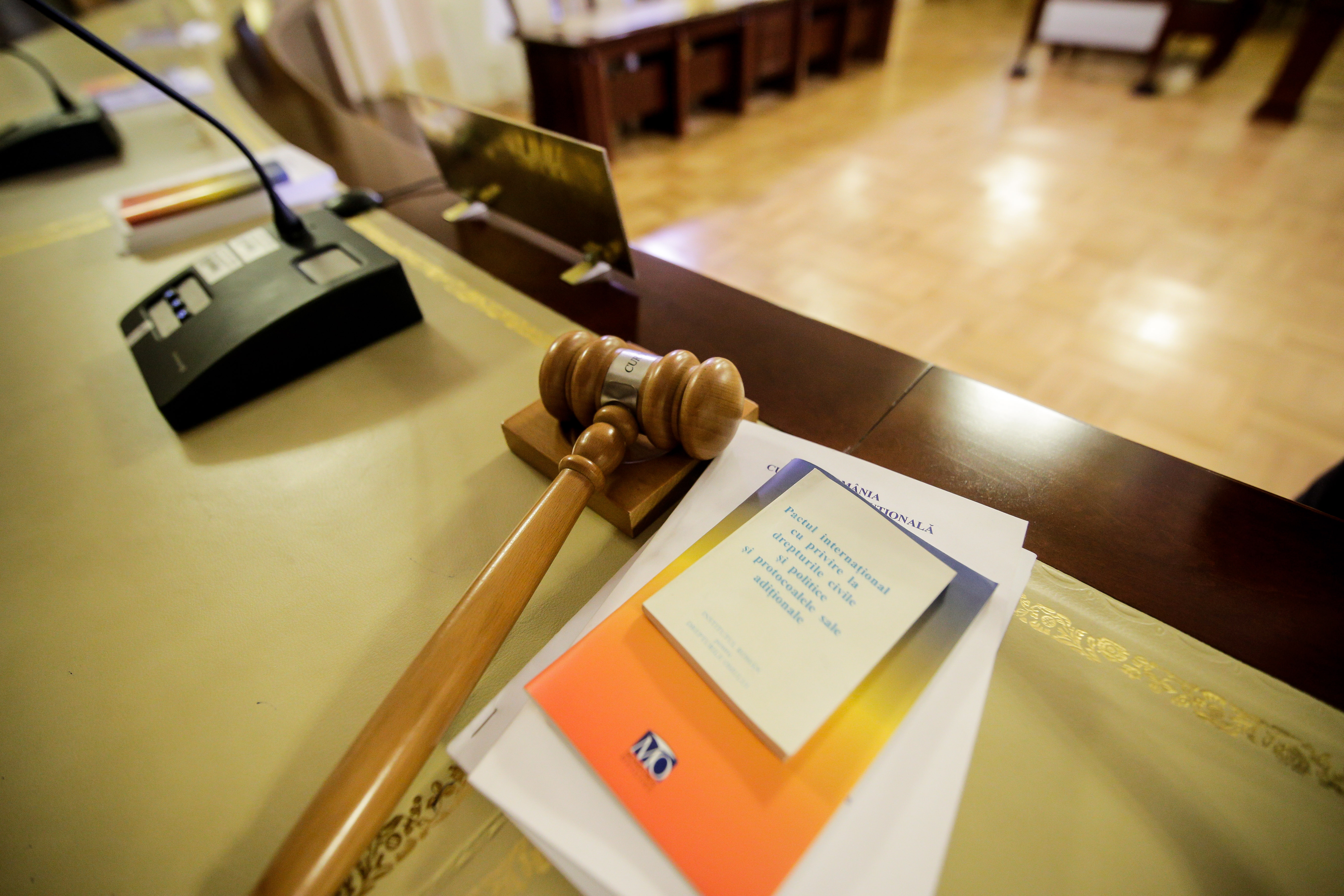 CCR: Statutul magistraților, parțial neconstituțional. Proiectul se întoarce în Parlament