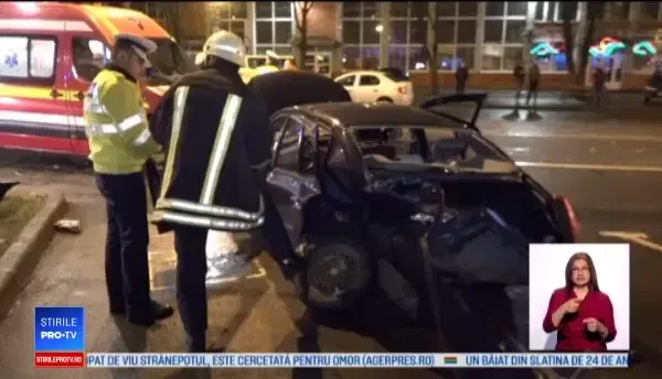 Patru persoane, la spital după ce un șofer a întors pe linie dublă continuă