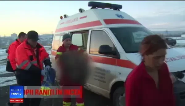 Doi copii din Vaslui, la un pas de moarte, după ce au fost lăsați nesupravegheați