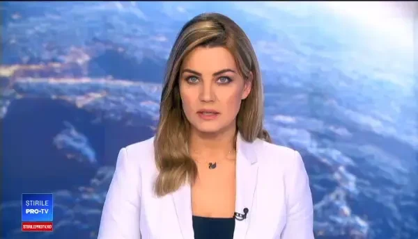 Accident grav. O femeie a ieșit prin parbriz, după ce mașina a fost lovită de tren