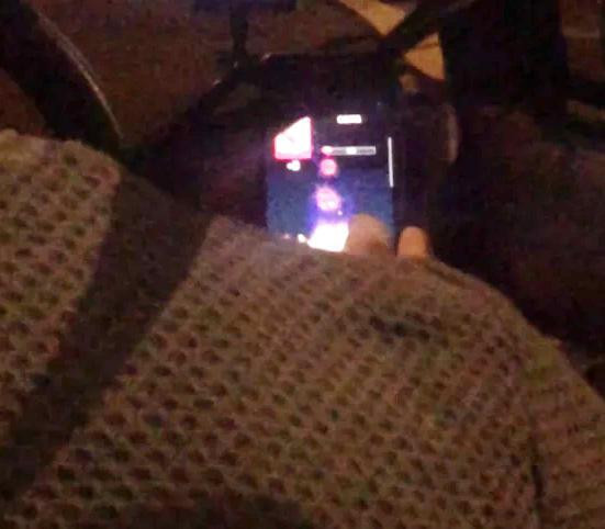 Șofer Uber, surprins în timp ce se juca pe telefon în timpul unei curse