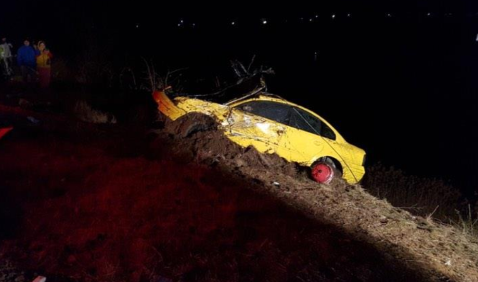 S-a sinucis aruncându-se cu tot cu mașină în lac, lângă Arad. Motivul gestului, o ceartă cu soția