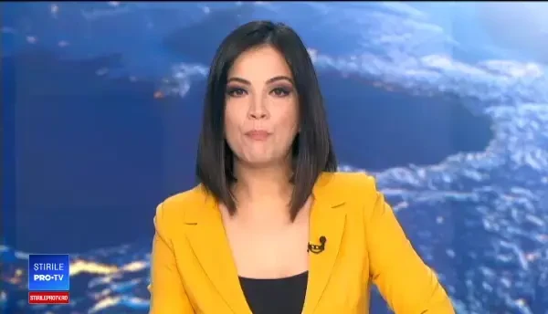 Peste 100 de profesori și părinți au protestat la Ministerul Educației. Ei se opun comasării unităților de învățământ