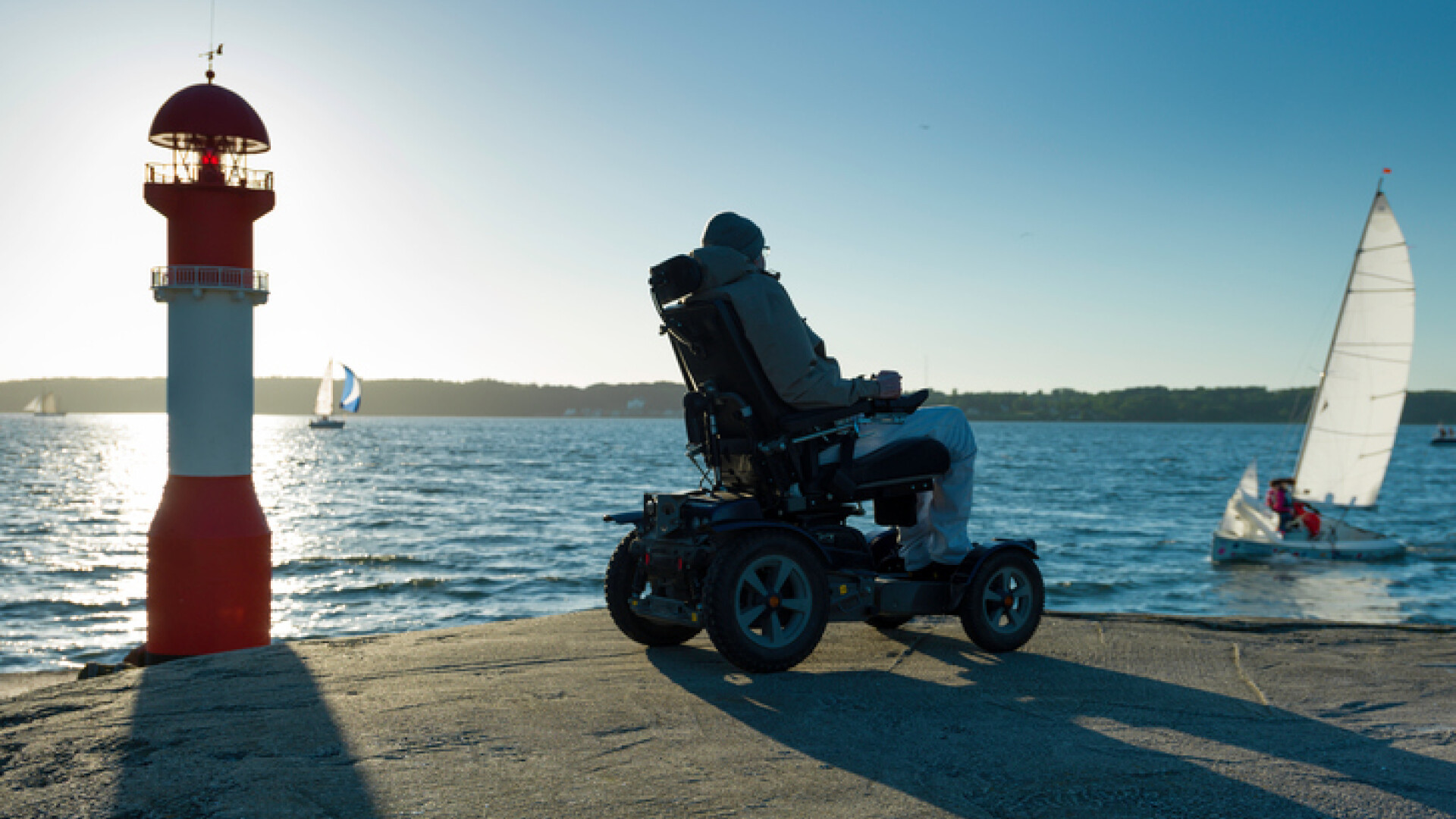 S-a prefăcut 15 ani că nu-şi poate folosi mâinile şi picioarele. Câţi bani a luat de la stat