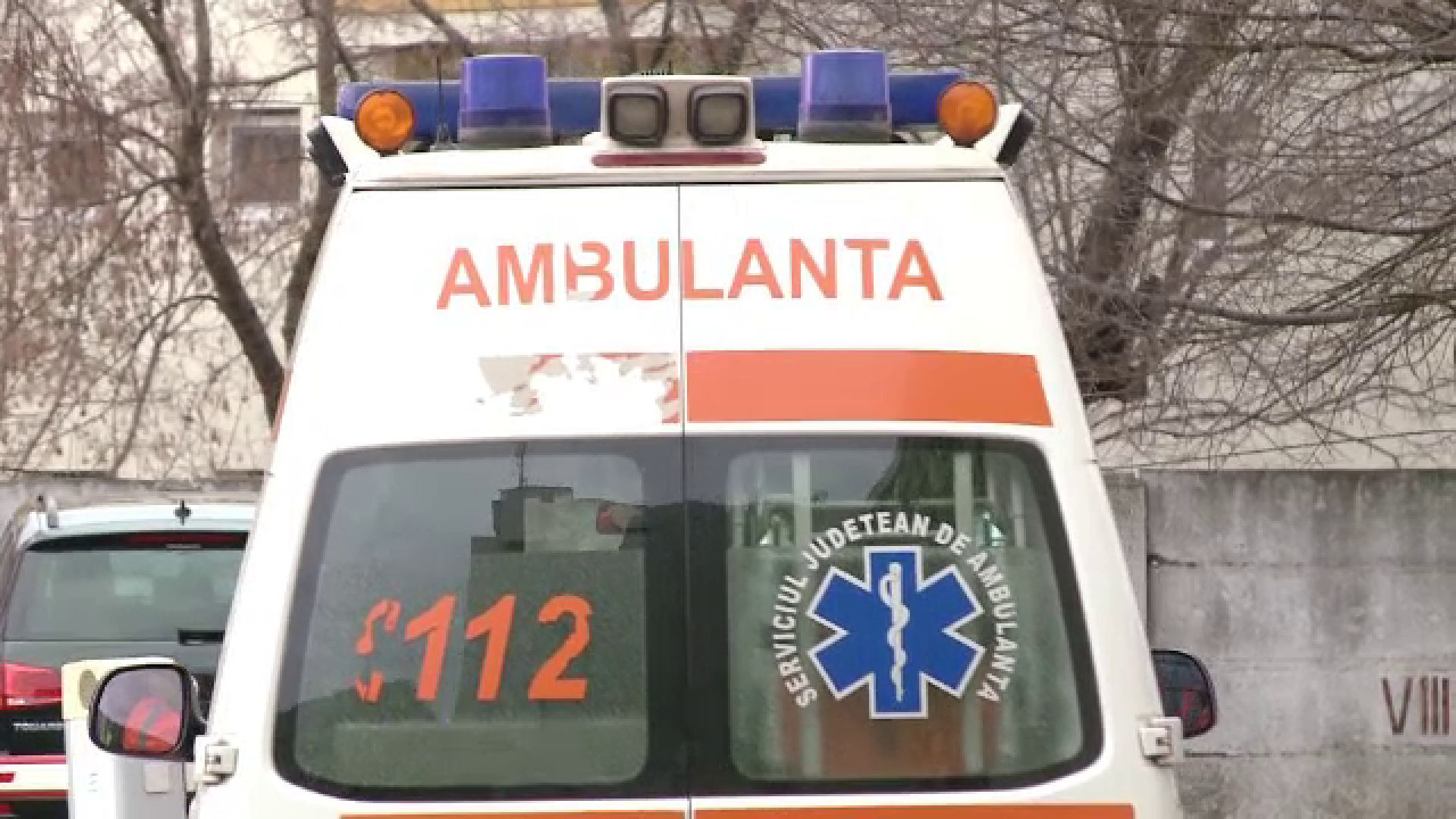 Elev bătut cu sălbăticie de tatăl unui coleg, după ce profesorul ieşise din clasă